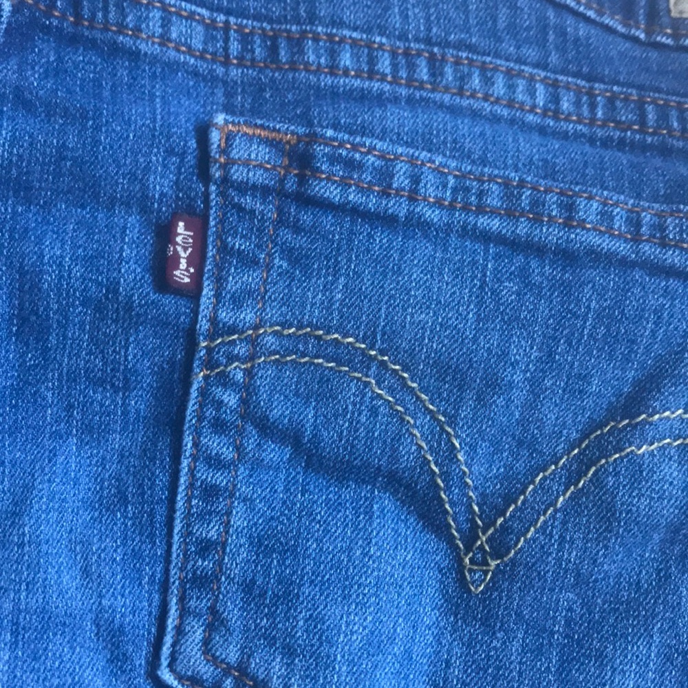 Levi’s Shorts - Picture 2 of 4